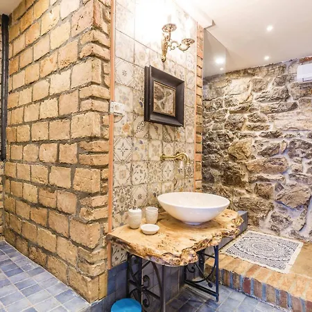 Сasa de vacaciones Amazing In With Outdoor Swimming Pool