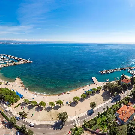 Amazing In With Outdoor Swimming Pool Сasa de vacaciones