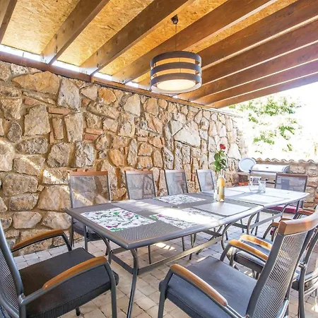 Amazing In With Outdoor Swimming Pool