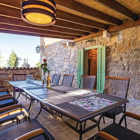 Сasa de vacaciones Amazing In With Outdoor Swimming Pool