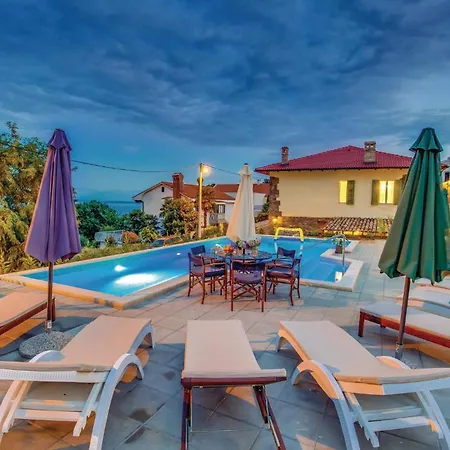 Сasa de vacaciones Amazing In With Outdoor Swimming Pool