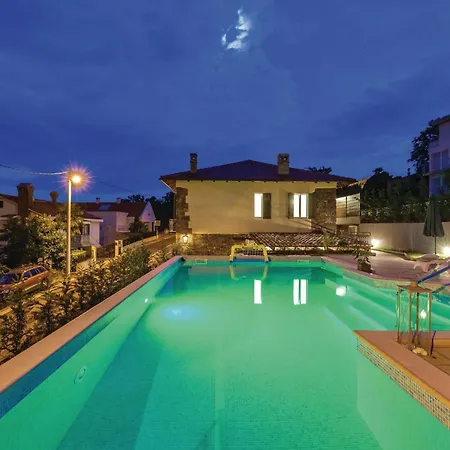 Сasa de vacaciones Amazing In With Outdoor Swimming Pool Ičići