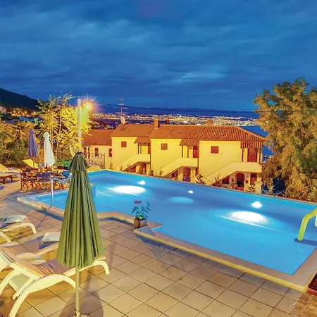 Сasa de vacaciones Amazing In With Outdoor Swimming Pool Ičići