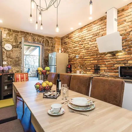 Stunning Home In Icici Icici